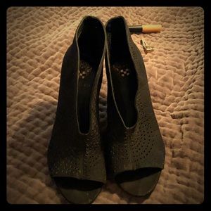 Vince Camuto booties/heels